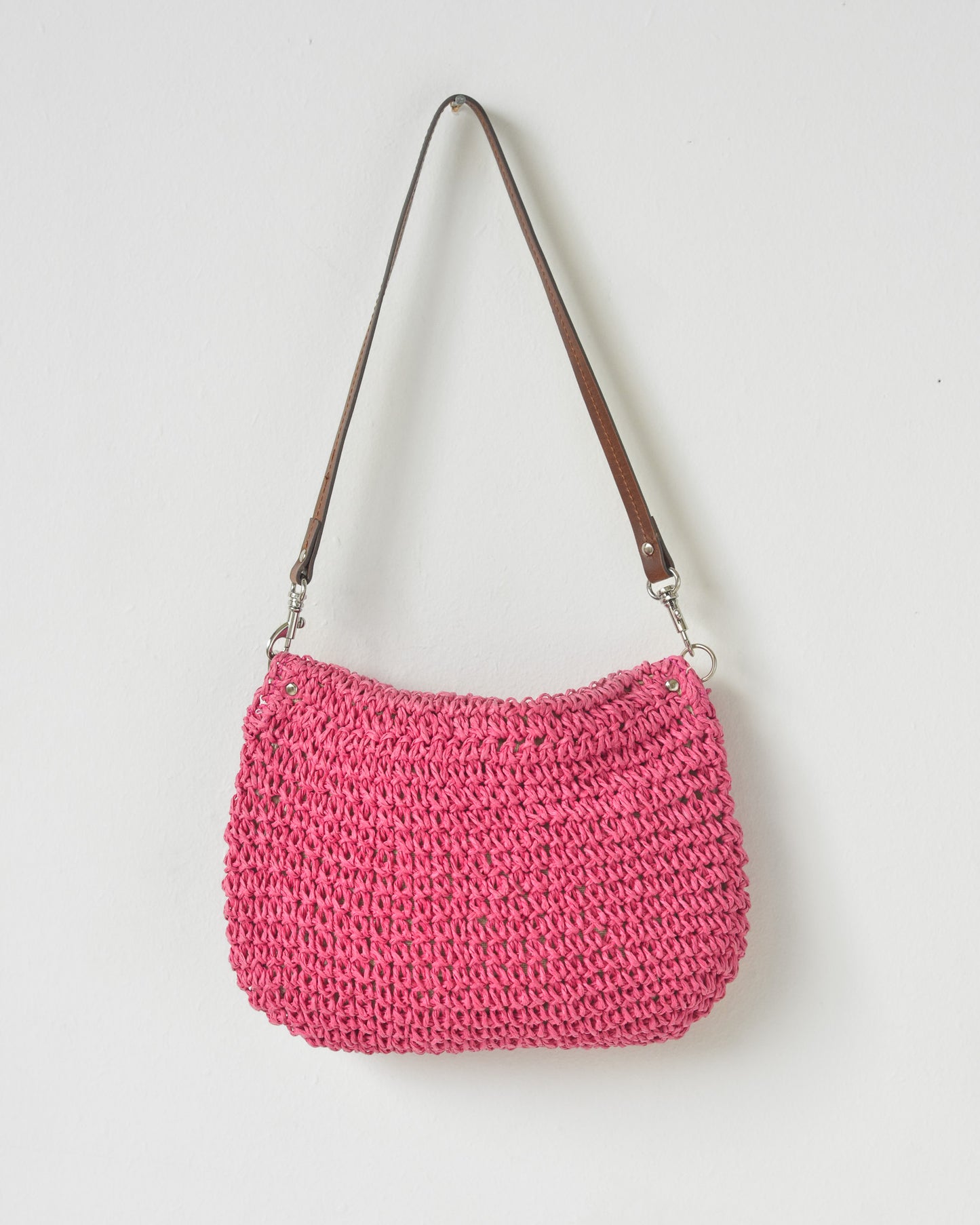 Vintage pink woven mini shell purse.
